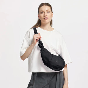 Pleat Moon Bag Small Borsa a Tracolla Nera – GOT BAG